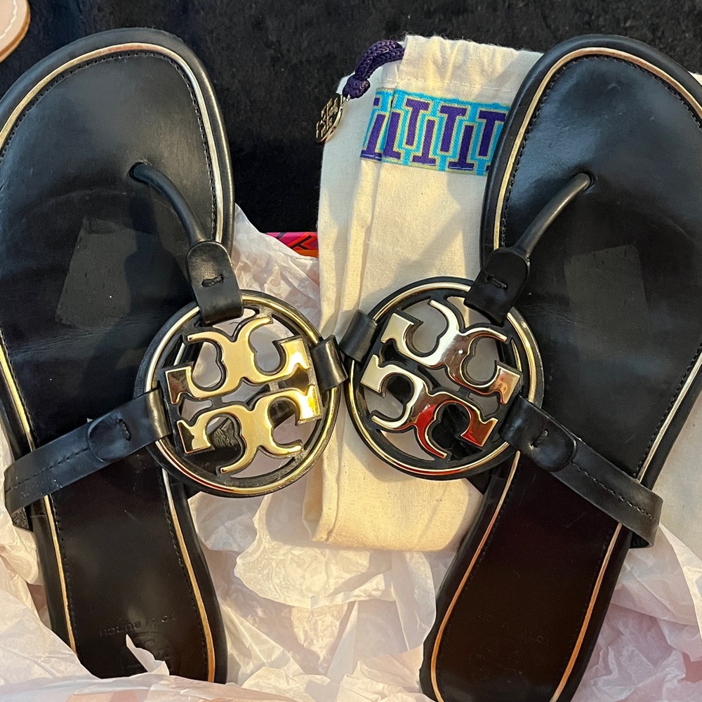 Tory Burch Metal Miller Thong Sandal in Perfect Black and Gold